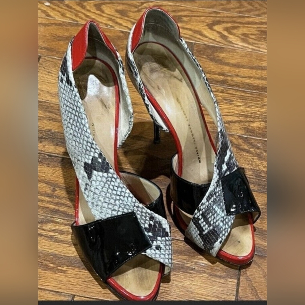 Giuseppe Zanotti Stylish Red and Black Peep-Toe Heels - Picture 3 of 5